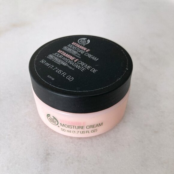 New! The Body Shop Vitamin E moisture cream / face moisturizer / face cream - Picture 2 of 4